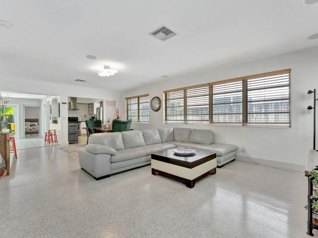 Дом в аренду по адресу 1246 Johnson Street - фото 6143953