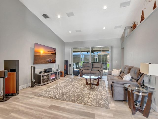 Продажа дома по адресу 9720 Enchanted Pointe Lane - фото 6144547