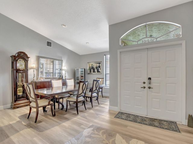 Продажа дома по адресу 9720 Enchanted Pointe Lane - фото 6144549