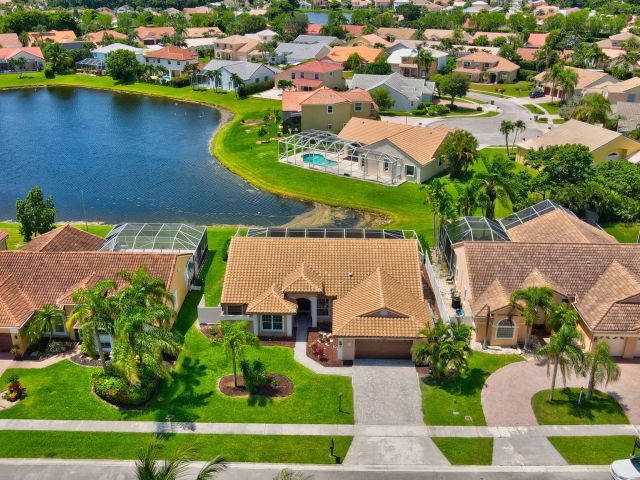 Продажа дома по адресу 9720 Enchanted Pointe Lane - фото 6144564