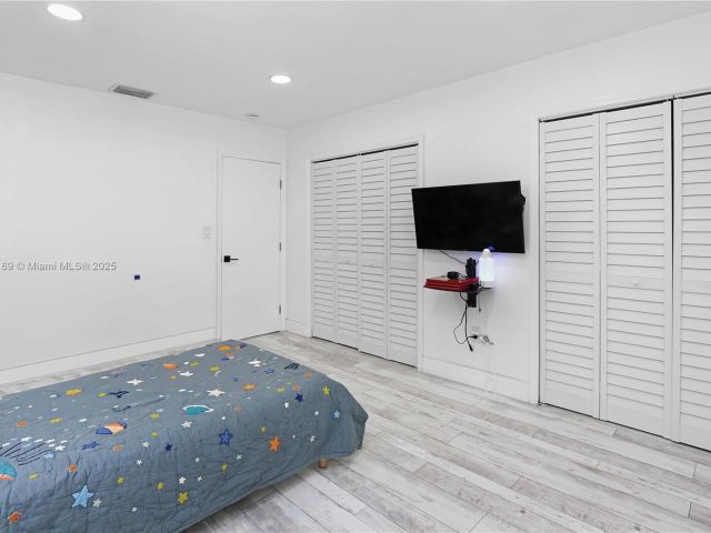 Продажа дома по адресу 1611 Madison St - фото 6153606