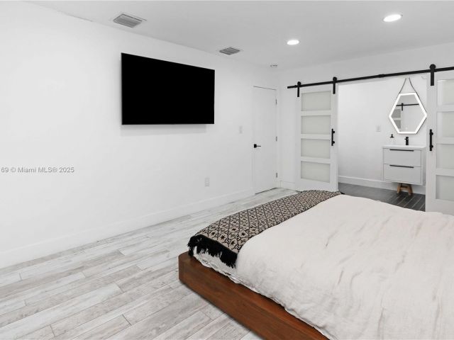 Продажа дома по адресу 1611 Madison St - фото 6153611