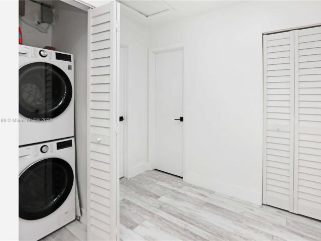 Продажа дома по адресу 1611 Madison St - фото 6153613