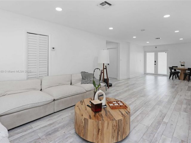 Продажа дома по адресу 1611 Madison St - фото 6153615