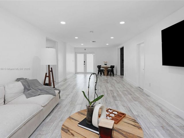 Продажа дома по адресу 1611 Madison St - фото 6153616