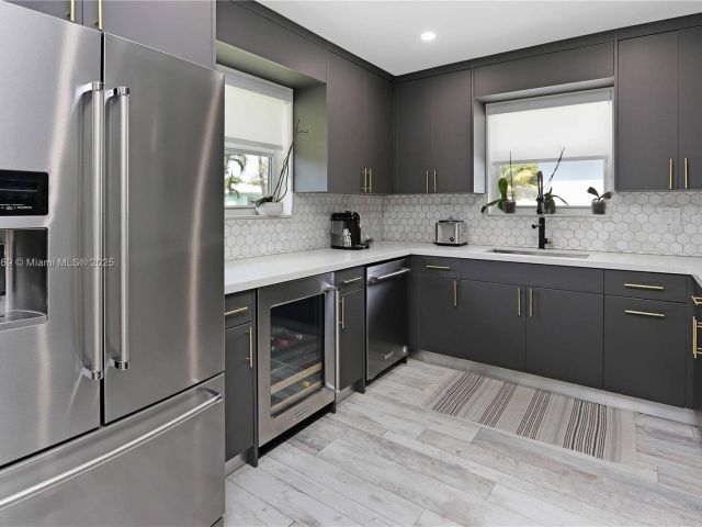 Продажа дома по адресу 1611 Madison St - фото 6153621