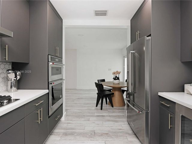 Продажа дома по адресу 1611 Madison St - фото 6153623