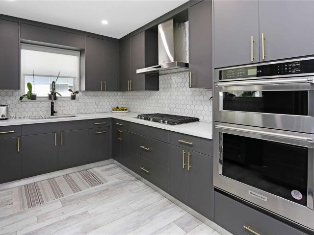 Продажа дома по адресу 1611 Madison St - фото 6153624