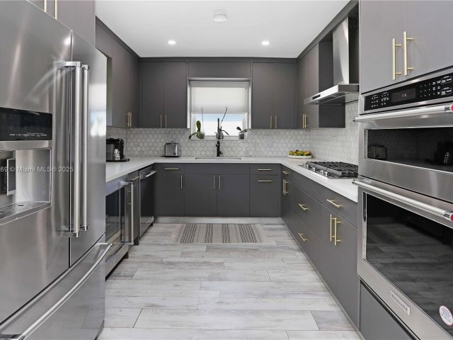 Продажа дома по адресу 1611 Madison St - фото 6153625