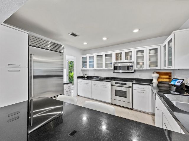 Продажа дома по адресу 1719 Poinsettia Dr - фото 6173412