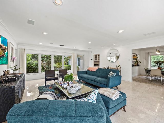 Продажа дома по адресу 1719 Poinsettia Dr - фото 6173414