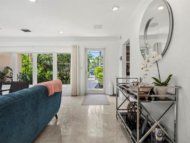 Продажа дома по адресу 1719 Poinsettia Dr - фото 6173415