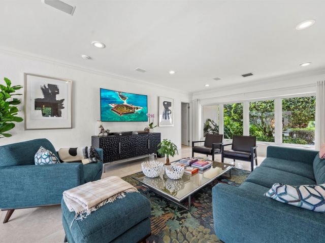 Продажа дома по адресу 1719 Poinsettia Dr - фото 6173416