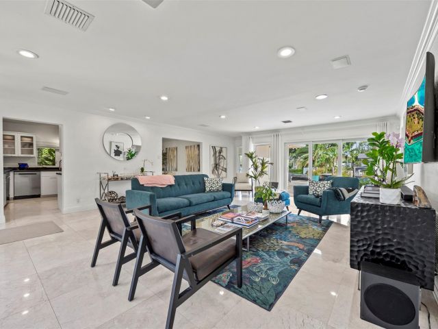 Продажа дома по адресу 1719 Poinsettia Dr - фото 6173417