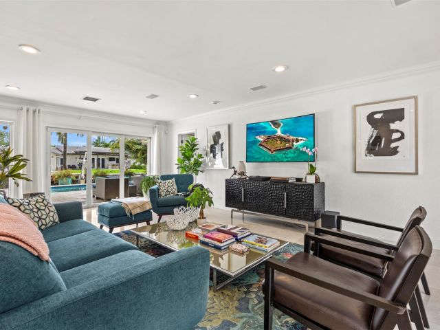 Продажа дома по адресу 1719 Poinsettia Dr - фото 6173418