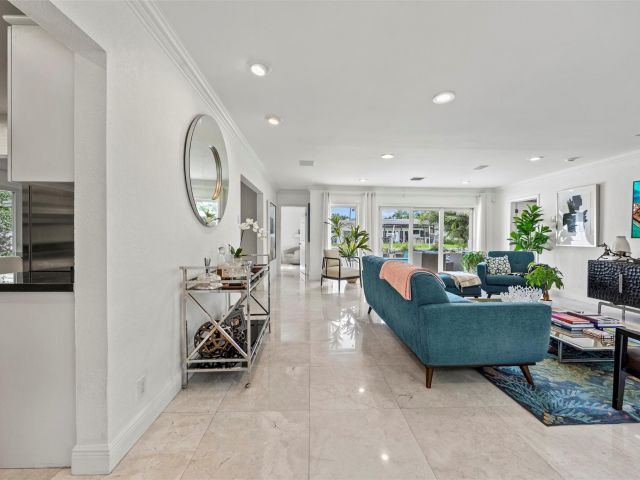 Продажа дома по адресу 1719 Poinsettia Dr - фото 6173419