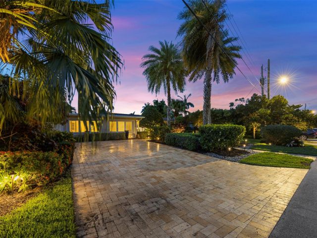 Продажа дома по адресу 1719 Poinsettia Dr - фото 6173420