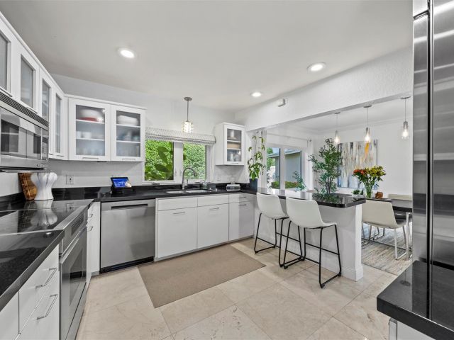 Продажа дома по адресу 1719 Poinsettia Dr - фото 6173425