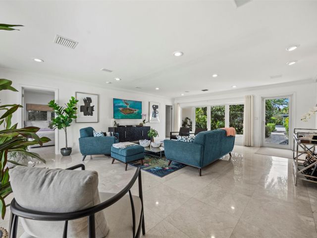 Продажа дома по адресу 1719 Poinsettia Dr - фото 6173426