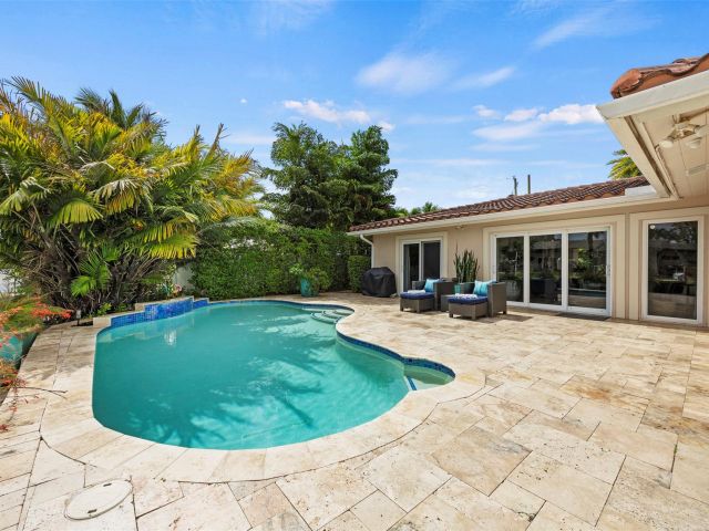 Продажа дома по адресу 1719 Poinsettia Dr - фото 6173427