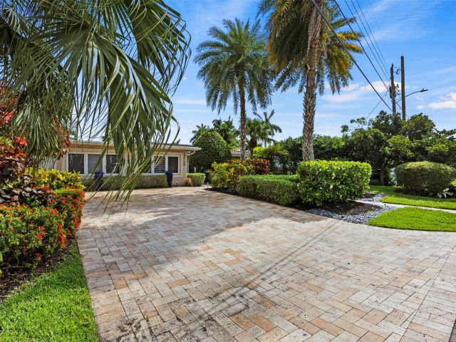 Продажа дома по адресу 1719 Poinsettia Dr - фото 6173428