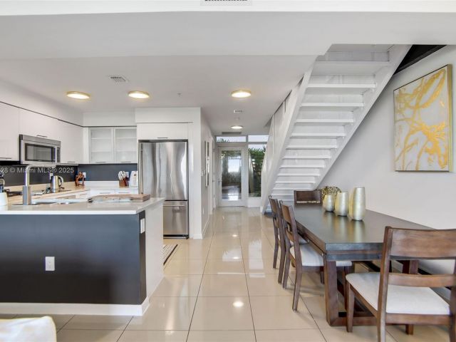 Дом в аренду по адресу 3250 NE 1st Ave 550 - фото 6148565