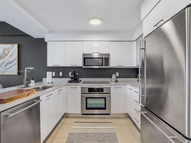 Дом в аренду по адресу 3250 NE 1st Ave 550 - фото 6148567