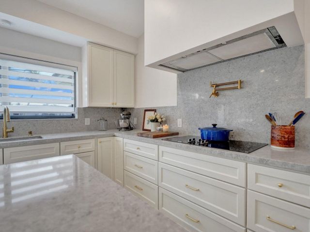 Продажа дома по адресу 1107 SE 13th Court - фото 6184480