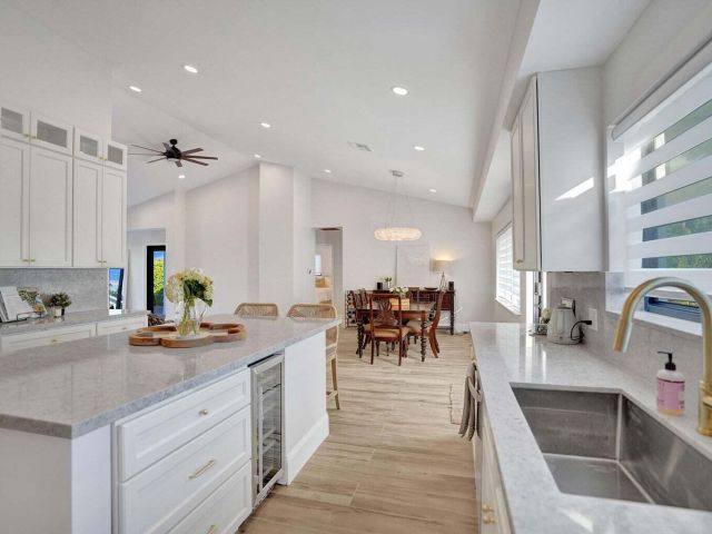 Продажа дома по адресу 1107 SE 13th Court - фото 6184481