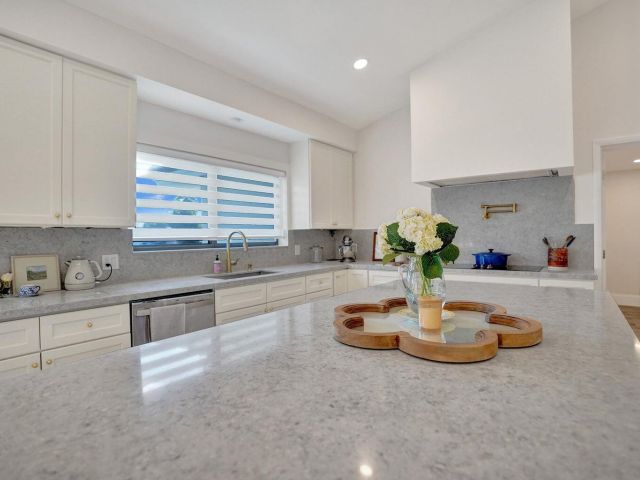 Продажа дома по адресу 1107 SE 13th Court - фото 6184482