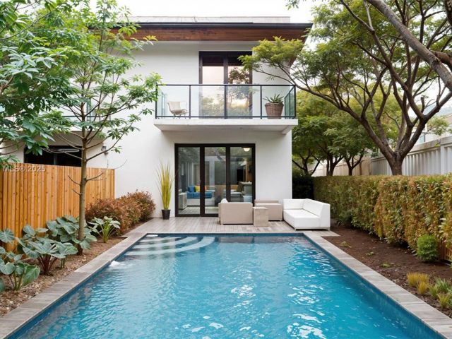 Продажа дома по адресу 536 NW 23rd Ct - фото 6144227