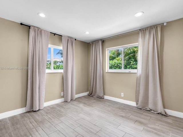 Дом в аренду по адресу 1540 SE 23rd Ave - - фото 6144019