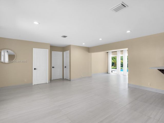 Дом в аренду по адресу 1540 SE 23rd Ave - - фото 6144025