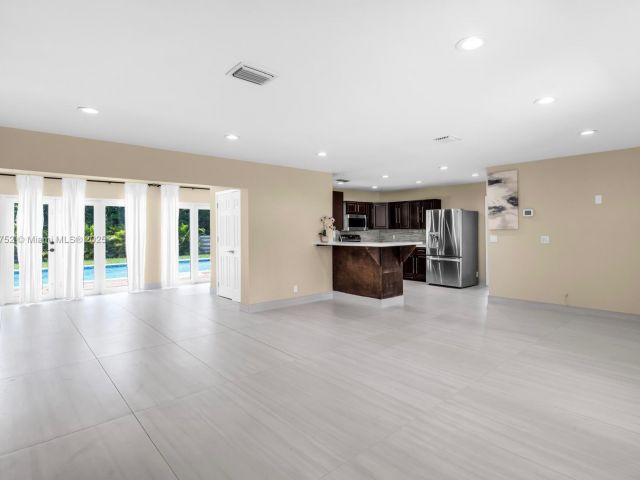 Дом в аренду по адресу 1540 SE 23rd Ave - - фото 6144027