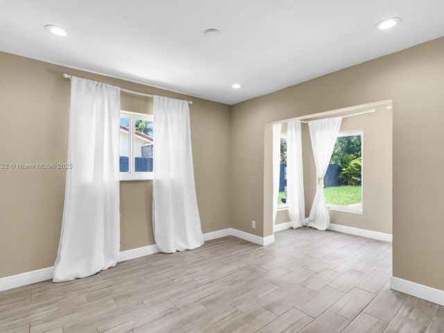 Дом в аренду по адресу 1540 SE 23rd Ave - - фото 6144030