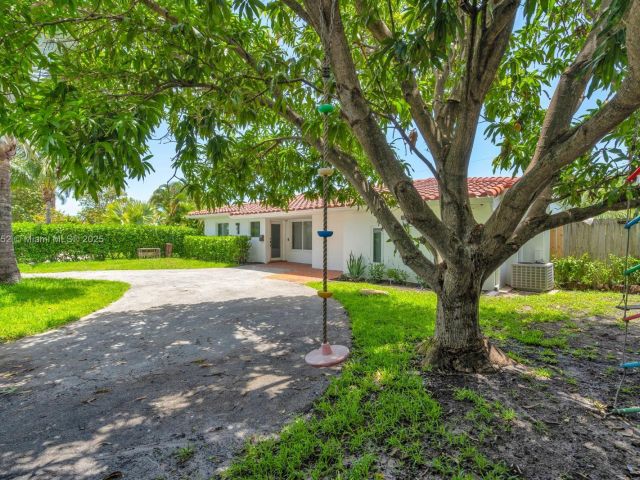Дом в аренду по адресу 1540 SE 23rd Ave - - фото 6144032