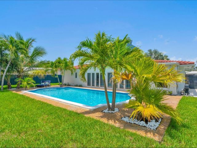 Дом в аренду по адресу 1540 SE 23rd Ave - - фото 6144037