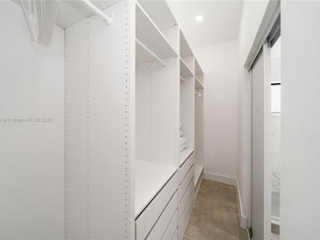 Продажа дома по адресу 95 NW 52nd St - фото 6168650