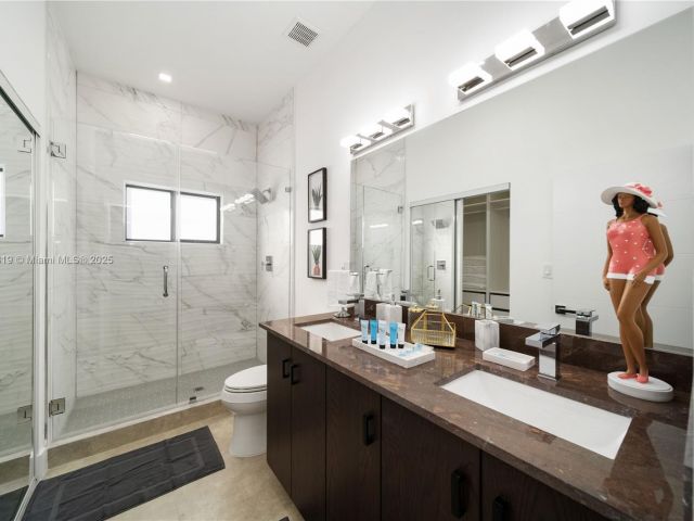 Продажа дома по адресу 95 NW 52nd St - фото 6168651