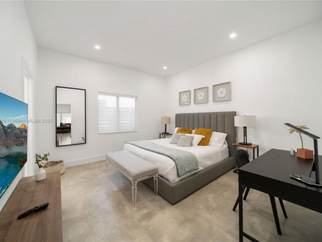 Продажа дома по адресу 95 NW 52nd St - фото 6168652