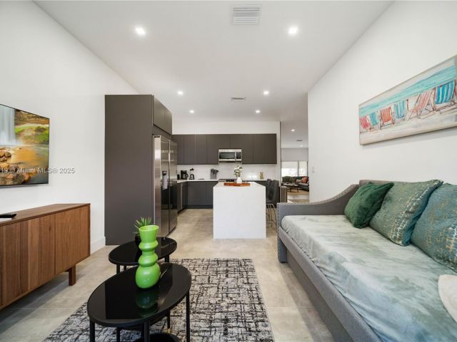 Продажа дома по адресу 95 NW 52nd St - фото 6168656