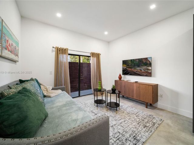 Продажа дома по адресу 95 NW 52nd St - фото 6168657