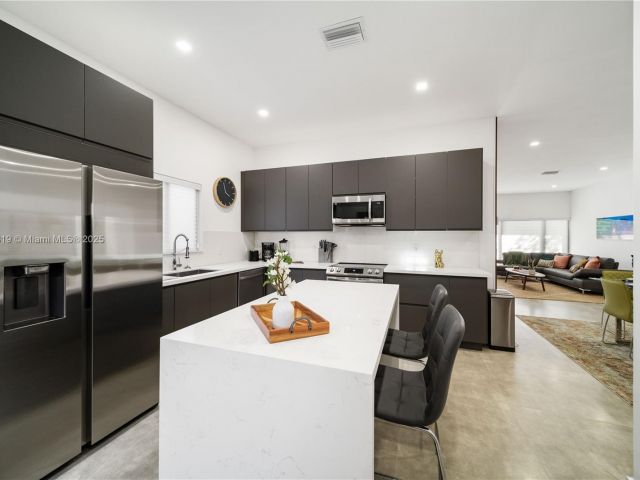 Продажа дома по адресу 95 NW 52nd St - фото 6168658