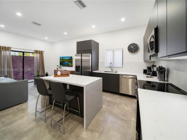 Продажа дома по адресу 95 NW 52nd St - фото 6168659