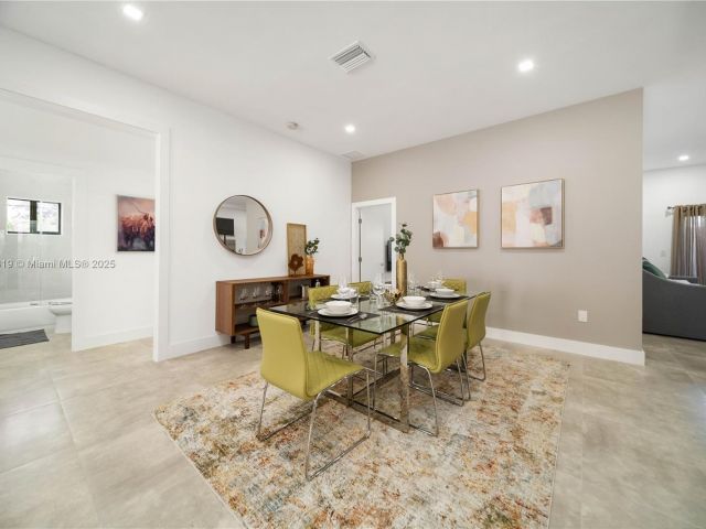 Продажа дома по адресу 95 NW 52nd St - фото 6168661