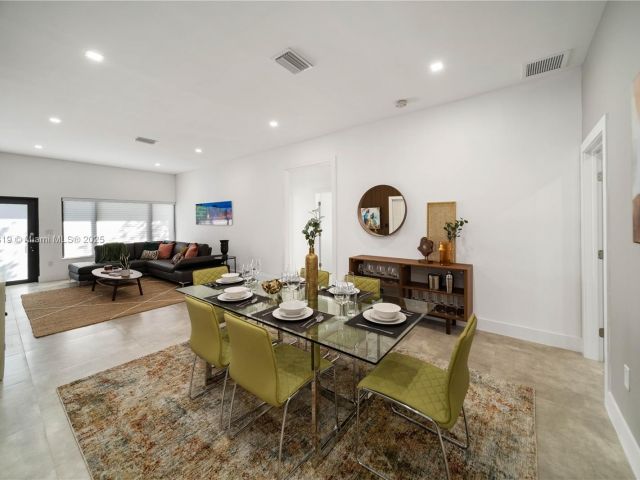 Продажа дома по адресу 95 NW 52nd St - фото 6168663