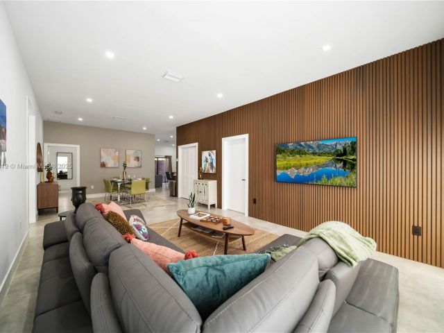 Продажа дома по адресу 95 NW 52nd St - фото 6168664