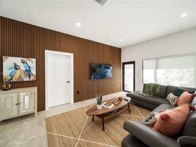 Продажа дома по адресу 95 NW 52nd St - фото 6168665