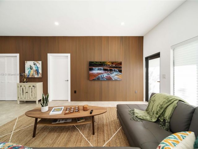 Продажа дома по адресу 95 NW 52nd St - фото 6168666