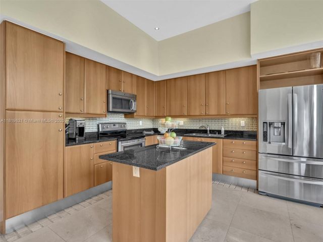 Продажа дома по адресу 16500 Collins Ave TH-10 - фото 6145255